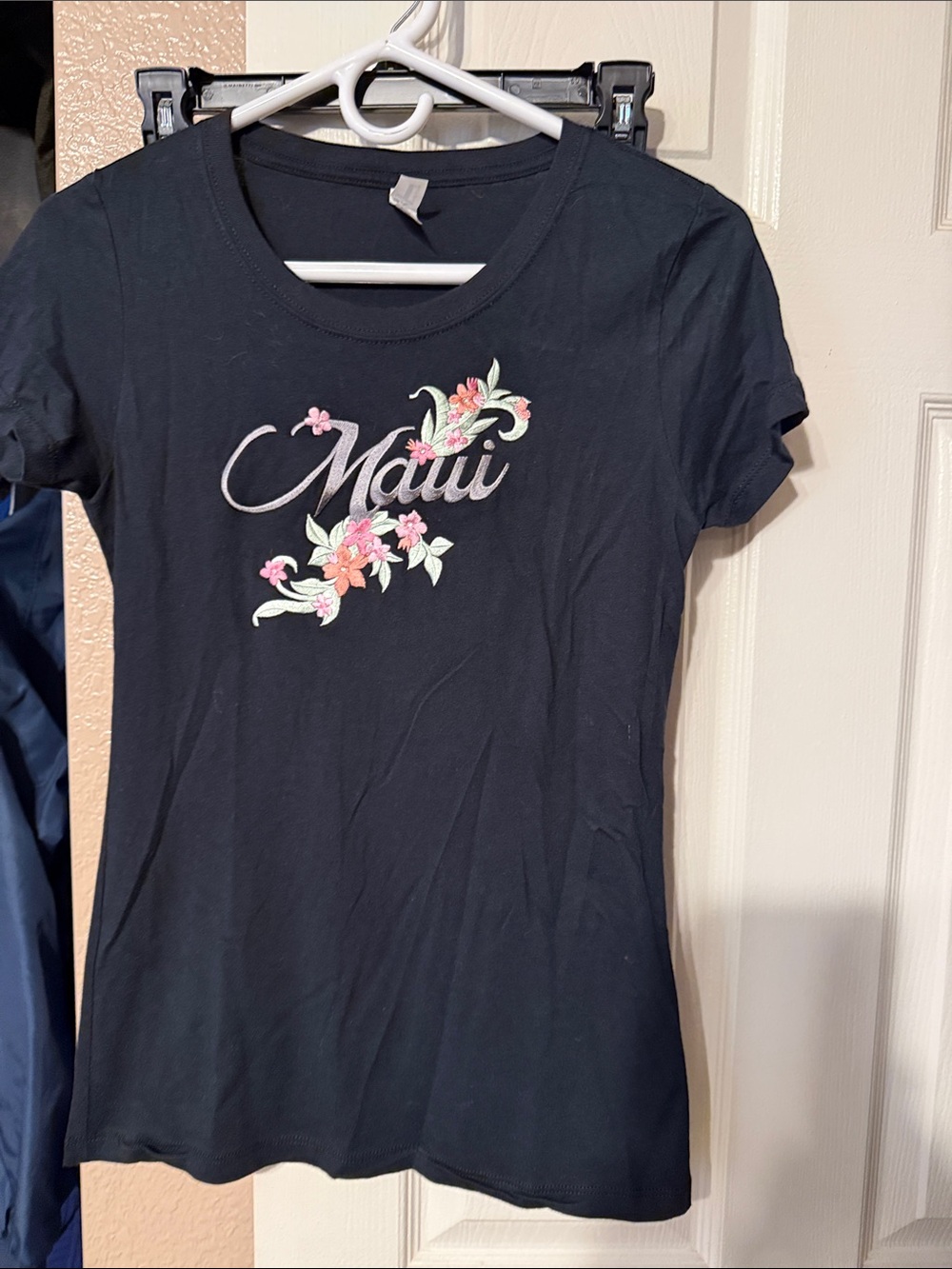 Maui Floral Script Women's Black Tee
